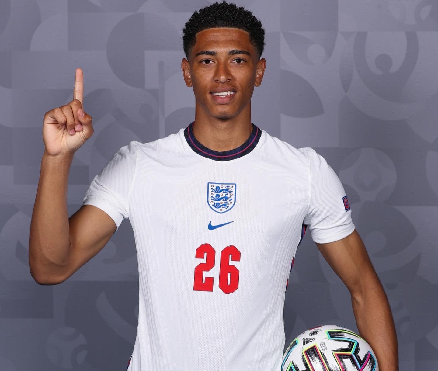 上汽浦东足球场官方：更名为沙特某竞技场的传闻纯属子虚乌有（上汽浦东足球场官方辟谣：更名为沙特某竞技场的说法不属实）