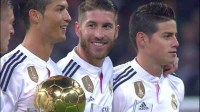 莱斯特城球迷赴意大利观战瓦尔迪比赛并合影