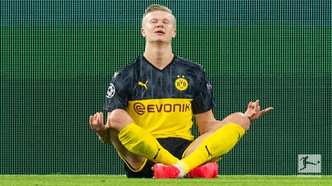 外媒：下赛季欧冠联赛阶段用球将采用白+薄荷绿+紫创新配色