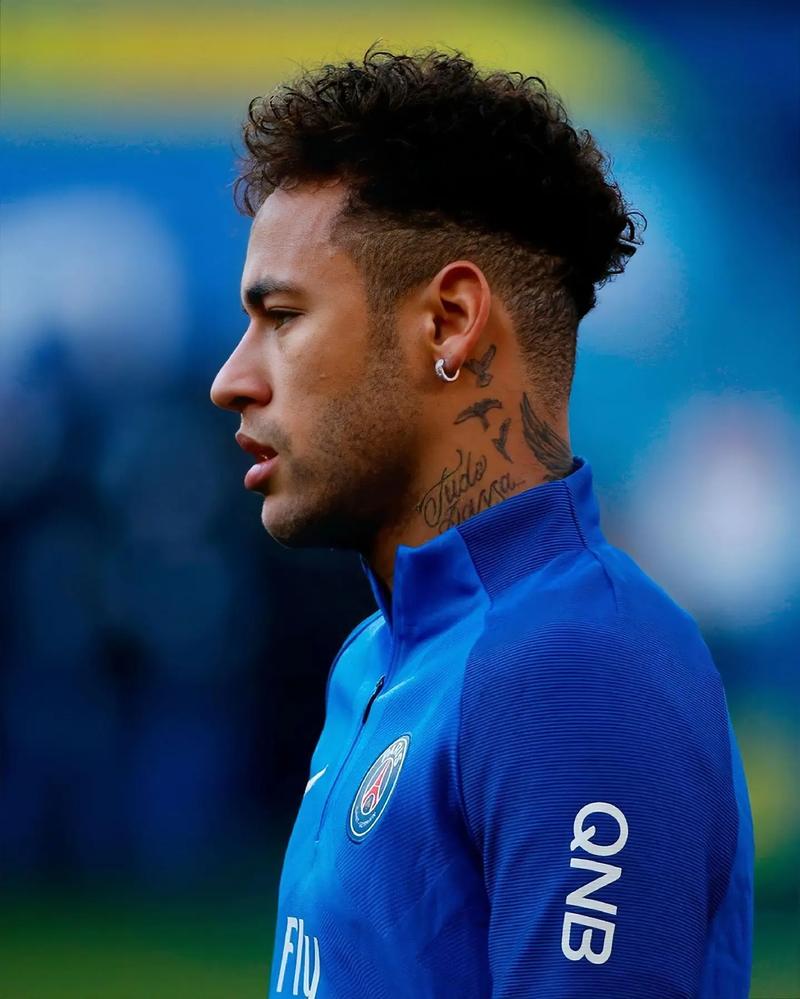 如愿以偿！邵佳一曾说成为国足主帅是最高梦想（邵佳一梦想成真：成为国足主帅曾是他最大心愿）