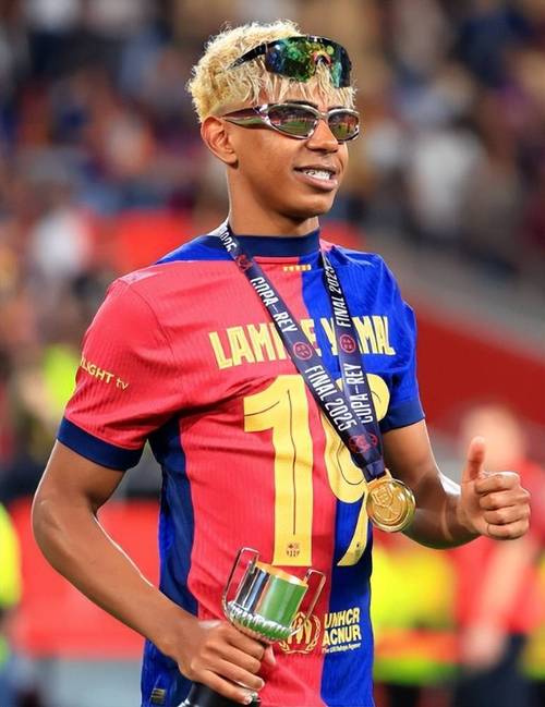 马德里城市的团体治疗：皇家马德里的困境与希望