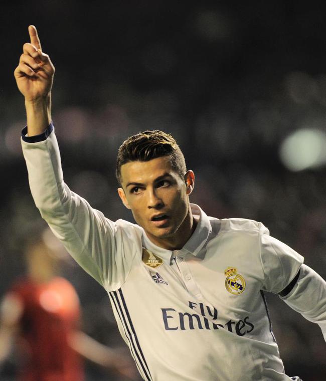 浙江男篮以55-54战胜深圳男篮，约翰逊和兰道夫贡献关键得分，浙江内线优势明显，深圳末节发力缩小分差，但最终惜败。