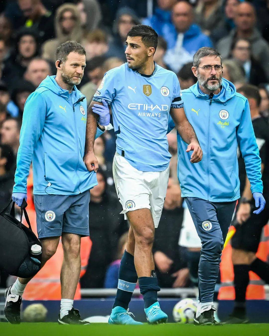 姆巴佩祝贺阿什拉夫当选非洲足球先生：爱你，你是非洲之王（姆巴佩祝贺阿什拉夫荣膺非洲足球先生：爱你，非洲之王）