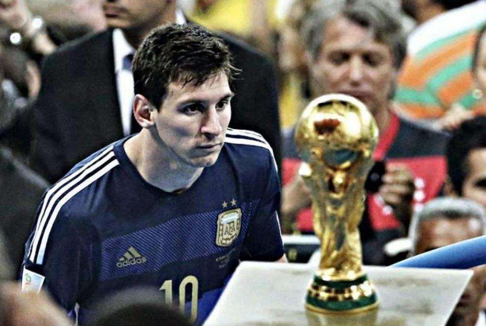 100亿身家“足坛首富”，投了最火AI独角兽