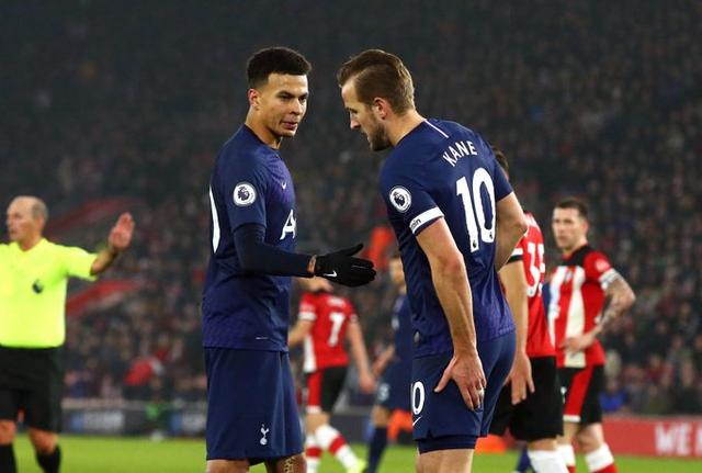 足球世界杯再次出现误判，慢镜头疯传（世界杯再现疑似误判，慢镜头刷屏网络）