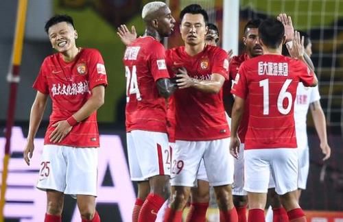 欧冠-姆巴佩破门维尼修斯双响 皇马5-1萨尔斯堡（欧冠：维尼修斯梅开二度，姆巴佩建功，皇马5-1大胜萨尔斯堡）