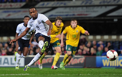 爱德华兹半场12分4失误，兰德尔10中5拿到14分