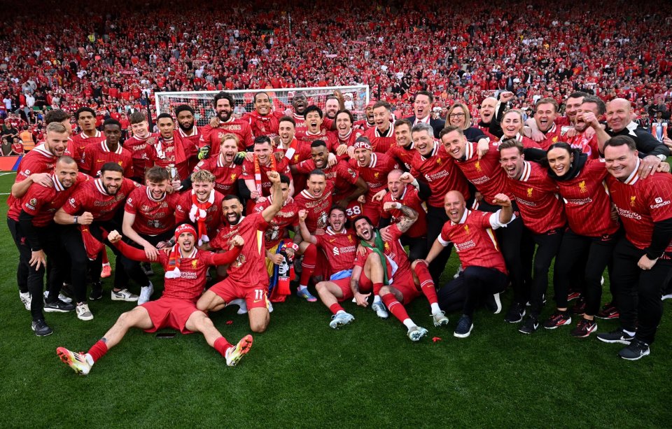 国安刚拿到足协杯冠军！就连夜官宣欧洲名帅到队执教，值得期待（足协杯夺冠后，国安连夜官宣欧洲名帅上任，令人期待）