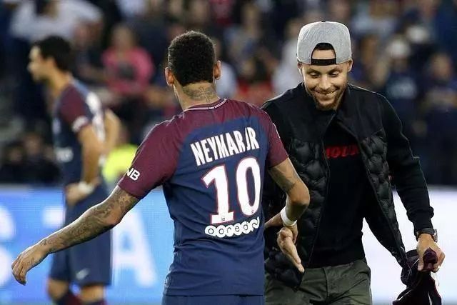 蒂亚戈·席尔瓦：感谢波尔图主席与教练，将为球队竭尽所能（蒂亚戈·席尔瓦致谢波尔图主席与主帅：将为球队全力以赴）